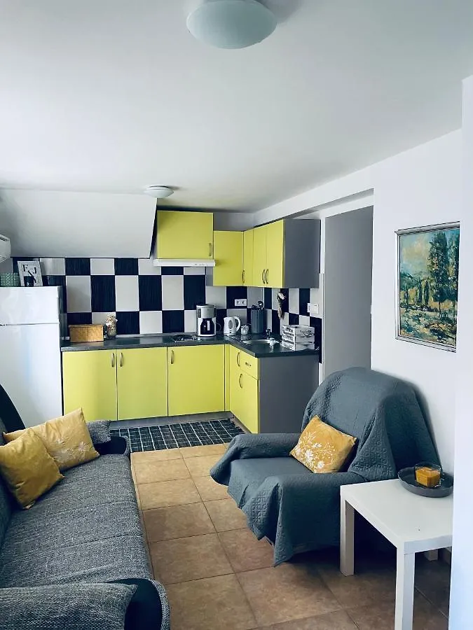 Apartmani Danijela Punat 0*,